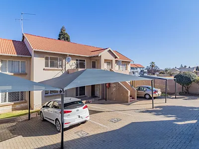 2 Bedroom Townhouse For Sale in Johannesburg - C8Rl.webp