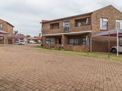 2 Bedroom Apartment For Sale in Johannesburg - s5z4.webp