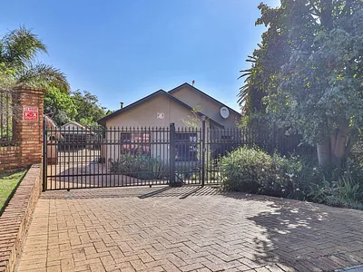 5 Bedroom House For Sale in Alberton - w6uu.webp