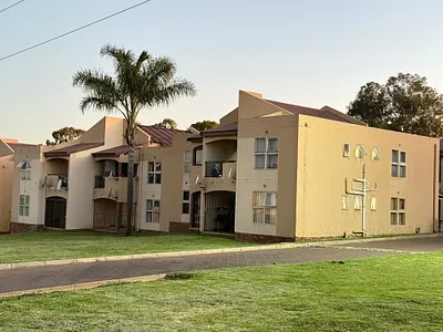 2 Bedroom Townhouse For Sale in Johannesburg - L6sK.webp