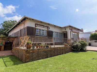 4 Bedroom House For Sale in Johannesburg - llJv.webp