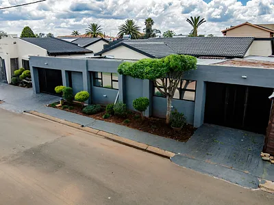 5 Bedroom House For Sale in Johannesburg - Kb45.webp