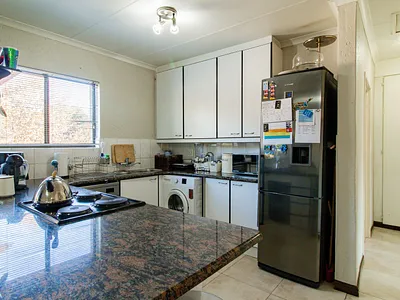 2 Bedroom Apartment For Sale in Bedfordview - JZdG.webp