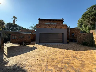 5 Bedroom House For Sale in Johannesburg - lAXp.webp