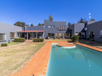 13 Bedroom House For Sale in Walkerville - d7iK.webp