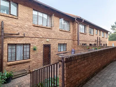 3 Bedroom Townhouse For Sale in Alberton - DsT7.webp