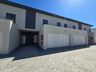 3 Bedroom Apartment For Sale in Blouberg - 6rZn.webp