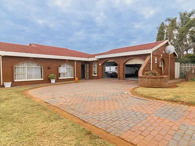 5 Bedroom House For Sale in Johannesburg - Qmd1.webp