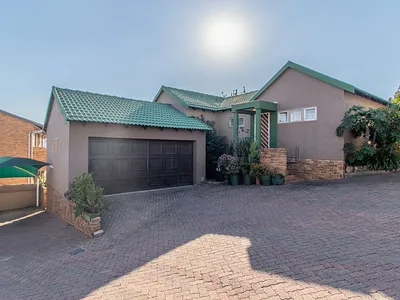 3 Bedroom Townhouse For Sale in Johannesburg - q2QW.webp