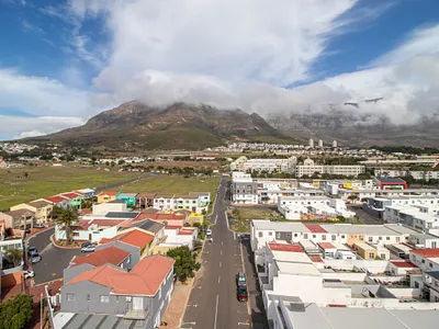 2 Bedroom Apartment For Sale in Cape Town - yy5K.webp
