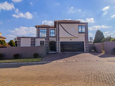 5 Bedroom House For Sale in Johannesburg - 5Oh4.webp