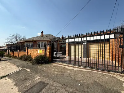 8 Bedroom House For Sale in Johannesburg - ddjO.webp