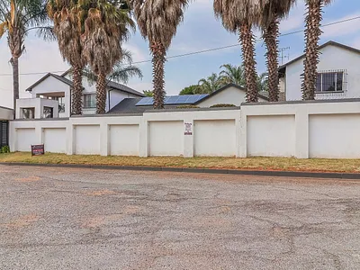 5 Bedroom House For Sale in Roodepoort - N8Ye.webp