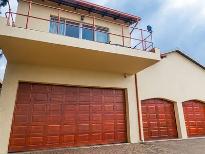 5 Bedroom House For Sale in Johannesburg - R1Cl.webp