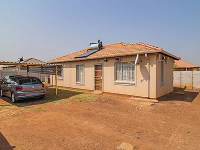 3 Bedroom House For Sale in Alberton - DK0y.webp