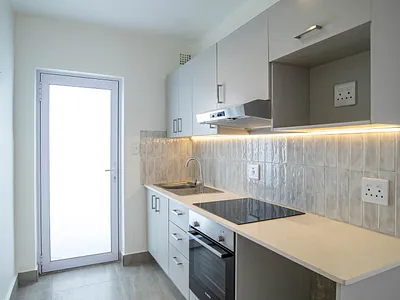 0.5 Bedroom Apartment To Rent in Cape Town - img