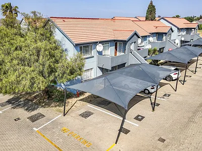 1 Bedroom Townhouse For Sale in Johannesburg - ES8r.webp