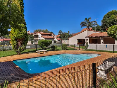 2 Bedroom Apartment For Sale in Bedfordview - 1kok.webp