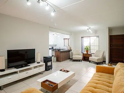 2 Bedroom Apartment For Sale in Bedfordview - TQjE.webp
