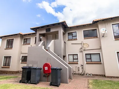 2 Bedroom Townhouse For Sale in Johannesburg - dJsB.webp