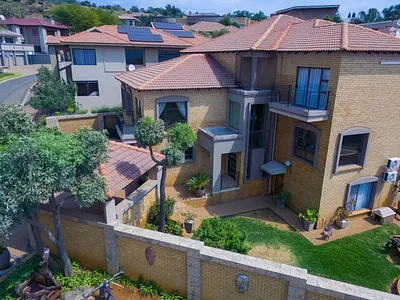 5 Bedroom House For Sale in Alberton - nNrI.webp