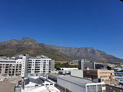 0.5 Bedroom Apartment For Sale in Cape Town - Hm8L.webp