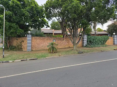 4 Bedroom House For Sale in Johannesburg - lkv3.webp