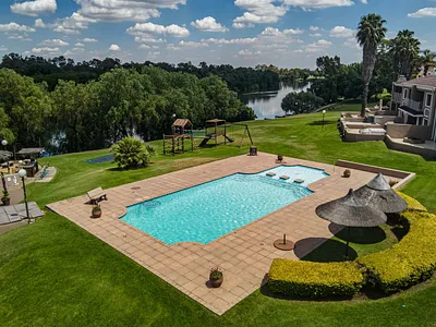 2 Bedroom Townhouse For Sale in Vereeniging - CdI2.webp