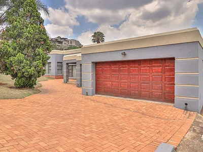 4 Bedroom House For Sale in Johannesburg - crPP.webp
