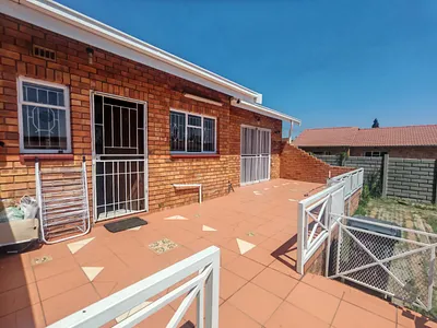 4 Bedroom House For Sale in Soweto - Pj6M.webp