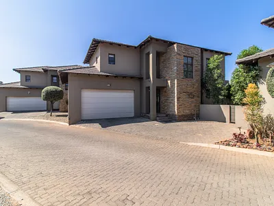 3 Bedroom Apartment For Sale in Eye Of Africa, Eikenhof - fm4c.webp