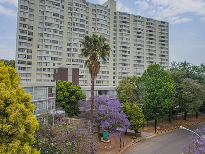 1.5 Bedroom Apartment For Sale in Bedfordview - qyr8.webp