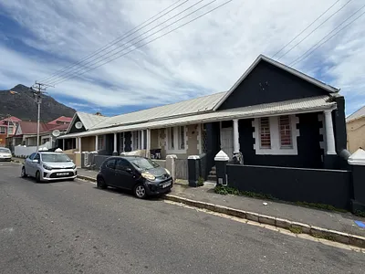 2 Bedroom House For Sale in Cape Town - hUkL.webp