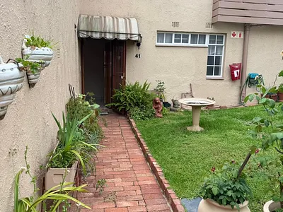 2 Bedroom Townhouse For Sale in Bedfordview - 4nna.webp