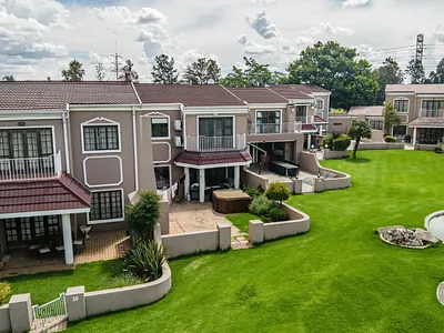 3 Bedroom Townhouse For Sale in Vereeniging - lcE5.webp