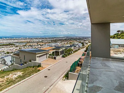 7 Bedroom House For Sale in Somerset West - 9qQM.webp