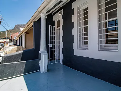 2 Bedroom House For Sale in Cape Town - pBmh.webp
