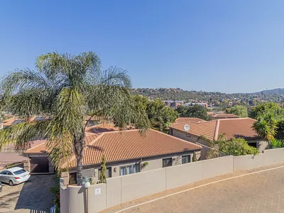 3 Bedroom Townhouse For Sale in Johannesburg - AahC.webp