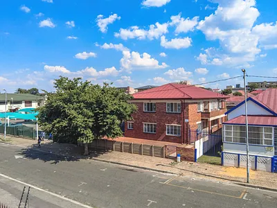 1 Bedroom Apartment To Rent in Johannesburg - YdLO.webp