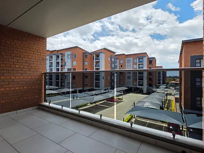 2 Bedroom Apartment To Rent in Bedfordview - p0u9.webp