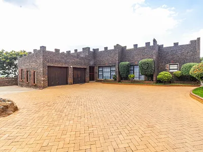 5 Bedroom House For Sale in Johannesburg - yQkT.webp