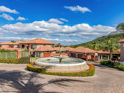 2 Bedroom Townhouse For Sale in Johannesburg - KE7W.webp