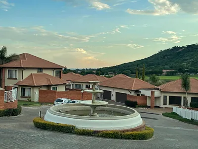 2 Bedroom Townhouse For Sale in Johannesburg - y58j.webp