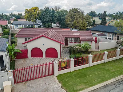 4 Bedroom House For Sale in Alberton - 77lG.webp