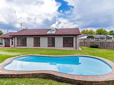 4 Bedroom House For Sale in Alberton - VIkJ.webp