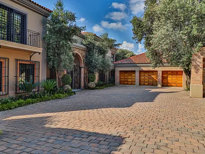 4 Bedroom Townhouse For Sale in Bedfordview - Zekz.webp