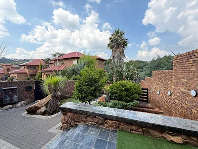3 Bedroom Townhouse For Sale in Johannesburg - AOLS.webp