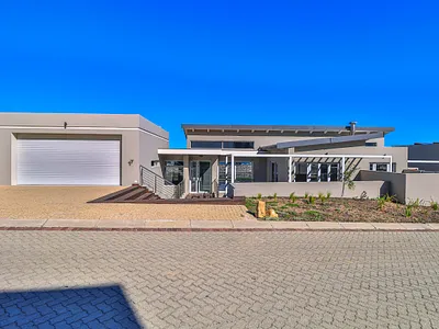 5 Bedroom Townhouse For Sale in Somerset West - zZSg.webp