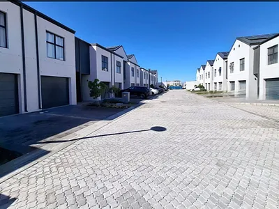 4 Bedroom Apartment To Rent in Blouberg - img