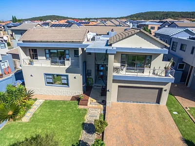 4 Bedroom House For Sale in Aspen Hills Nature Estate, Johannesburg - J36g.webp